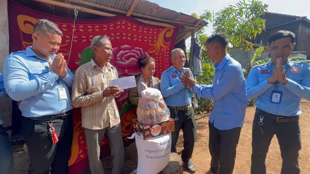 ជំនួយសប្បុរសធម៌ដល់គ្រួសារខ្វះខាត