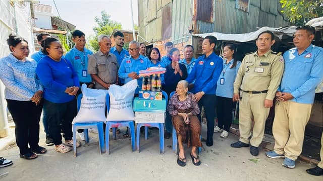 ការសួរសុខទុក្ខចាស់ជរានៅសហគមន៍