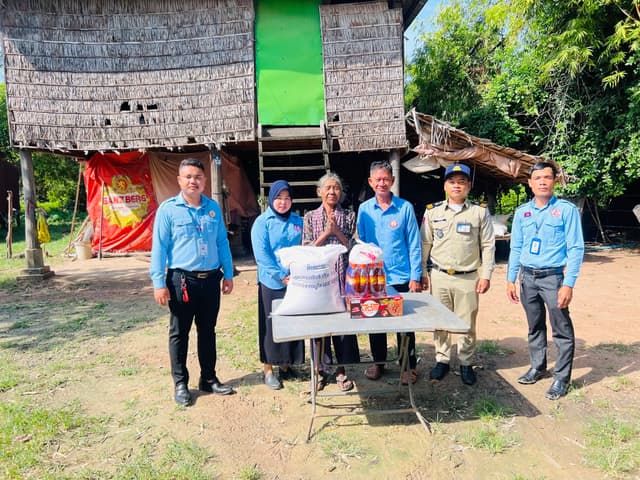 សួរសុខទុក្ខ និងផ្ដល់អំណោយដល់ចាស់ជរា