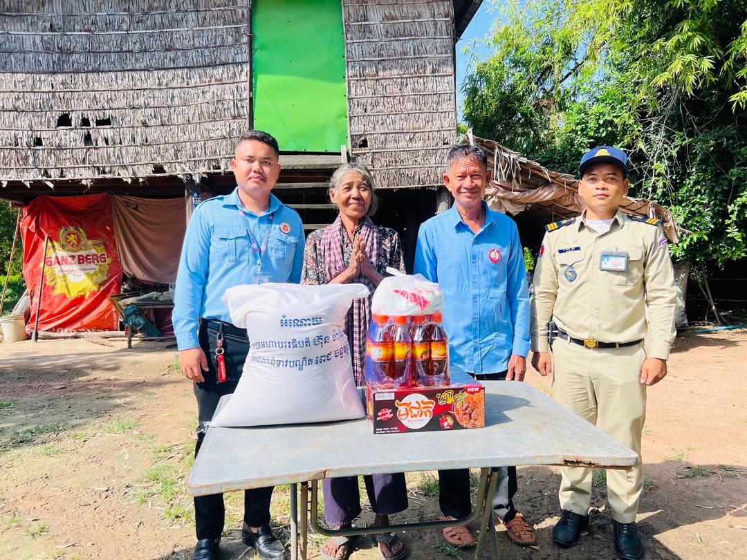 ជំនួយសប្បុរសធម៌ដល់គ្រួសារខ្វះខាត-8