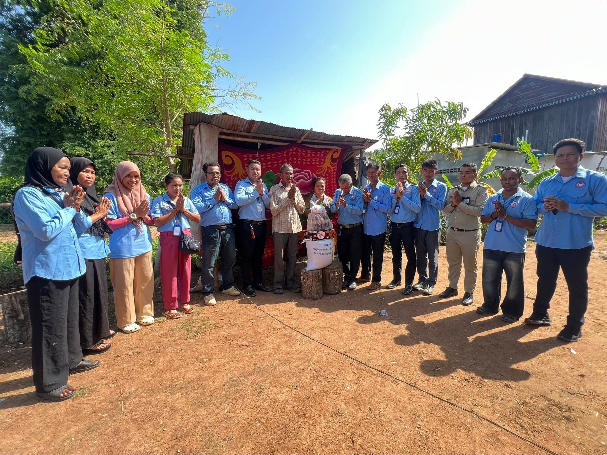ជំនួយសប្បុរសធម៌ដល់គ្រួសារខ្វះខាត